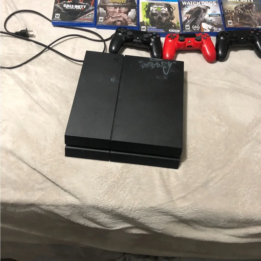 Ps4 with games and controllers and hdmi